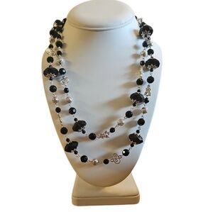 Chic Black Beaded Necklace with Irregular Facets and Sparkling Accents
